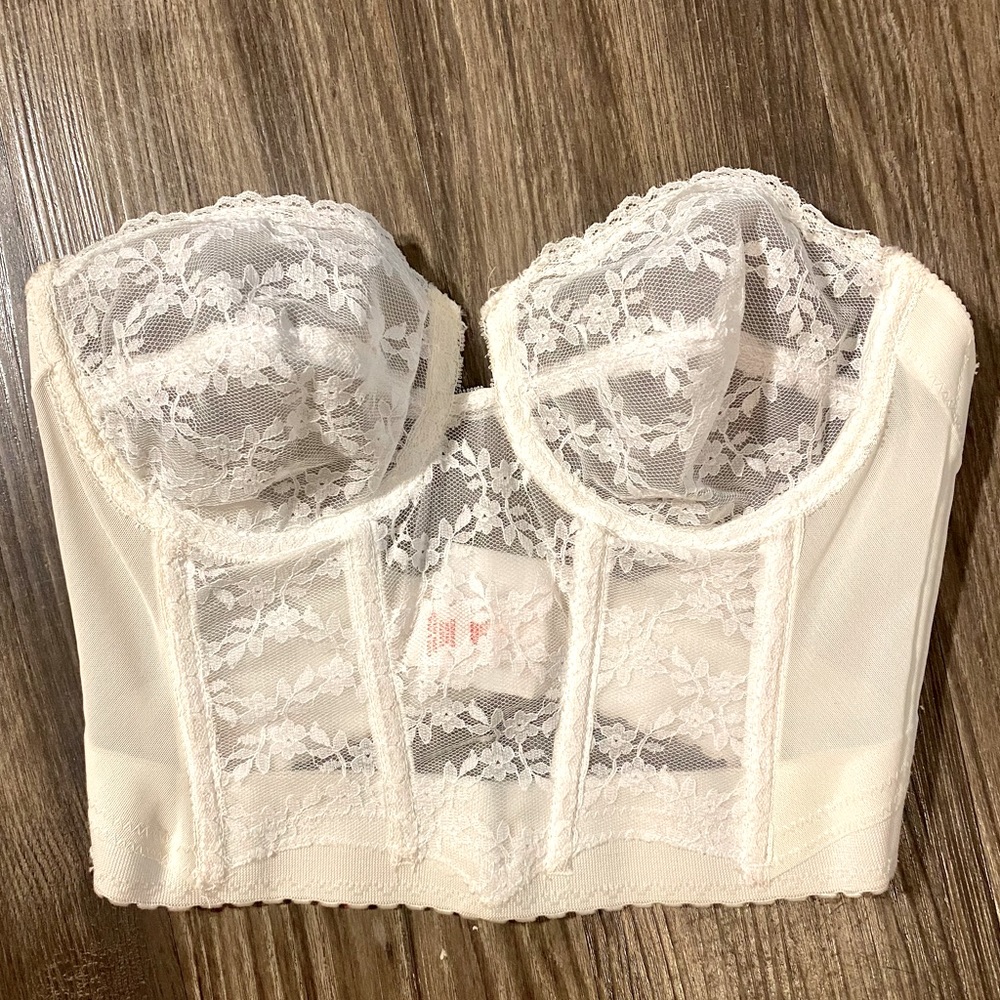 Gorgeous Vintage White Lace Bustier